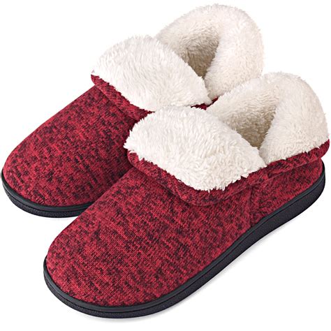 Women's Fuzzy Slippers .